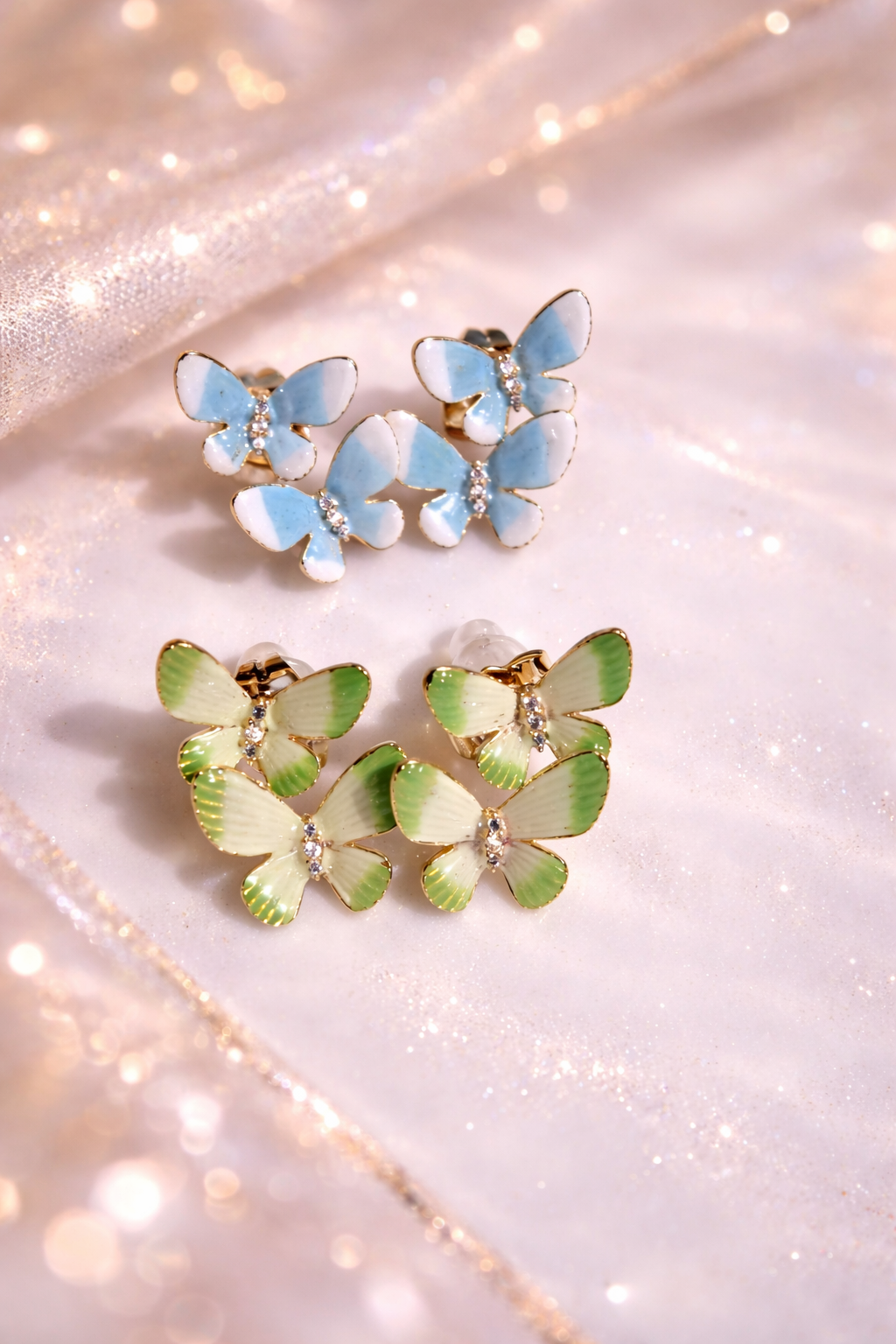 Aretes Mariposa Esmaltados Dorados con Zirconia